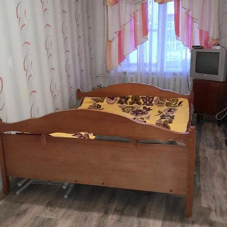 Two-Bedroom Apartment Pokrovskaya, 48 Izyum Eksteriør billede